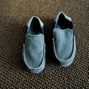 Boys size 13 dual comfort crocs